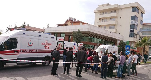 Üç kişinin bulunduğu motosiklete otomobil çarptı: 4 yaralı