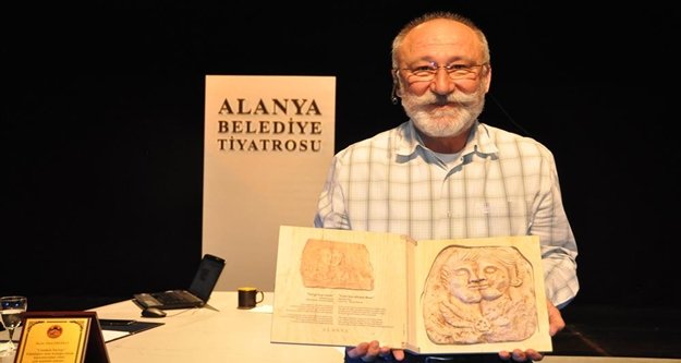 Usta oyuncu Alanya'da hayranları ile buluştu