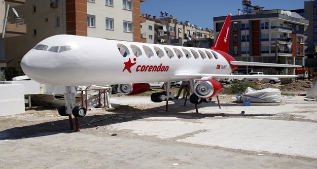 11 metrelik oyuncak uçak yaptılar
