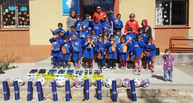3 bin 267 çocuğa spor yardımı