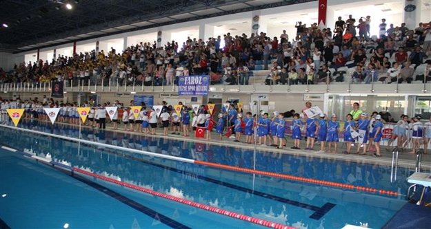 Alanya'da 23 Nisan yüzme yarışları
