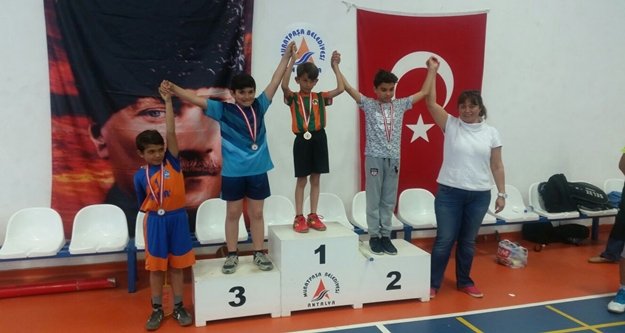 Badmintonda altın madalya