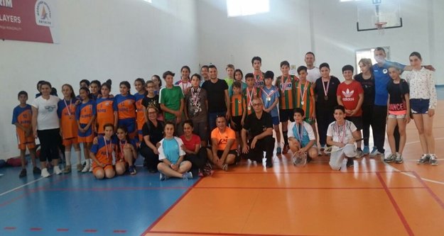 Badmintonda madalya kazandık