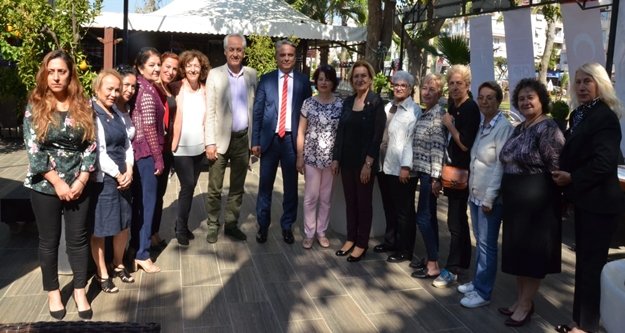 CHP'li kadınlar Alanya basınıyla buluştu