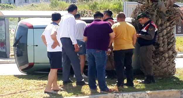 Devrilen otomobilden burnu kanamadan çıktı