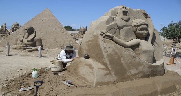 Efsaneler kumda hayat buldu