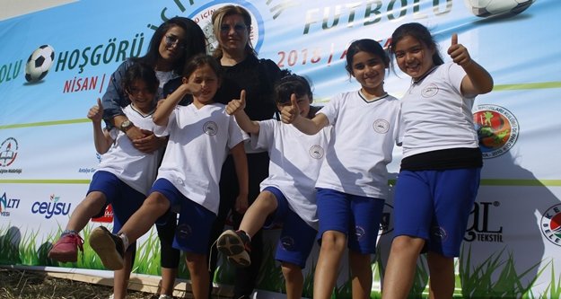 İlkokul öğrencileri hoşgörü için sahaya indi