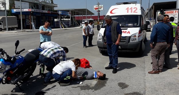 Kamyonetle motosiklet çarpıştı: 2 yaralı