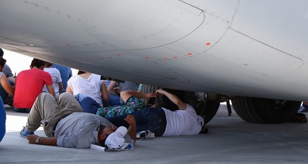 Milyon dolarlık dev uçaklar gölgelik oldu