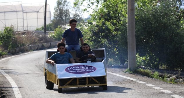Motosiklet motorundan araba yaptılar