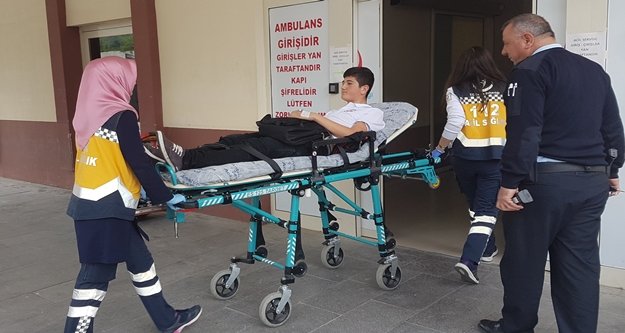 Okul servisi öğrenciye çarptı: 1 yaralı