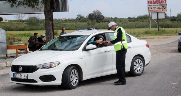 Polis ekiplerinden seçici göz uygulamaları