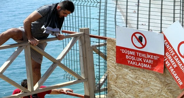 Tatilcilerin deniz aşkı engel tanımadı