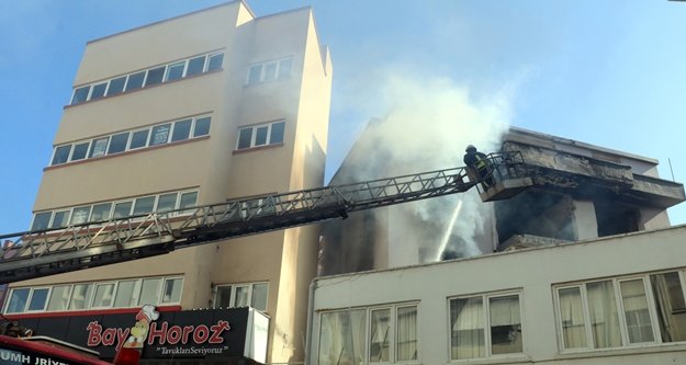 Valilik yakınında korkutan yangın