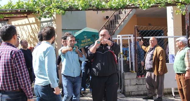 Yaşlı çift evlerinde ölü bulundu