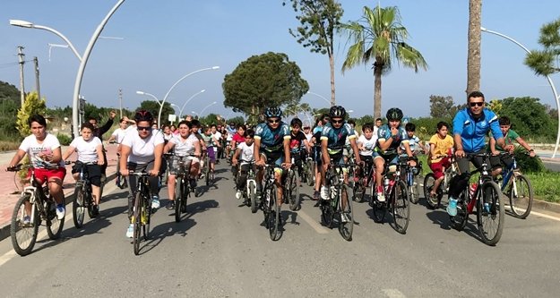 200 öğrenci bisikletle okula geldi