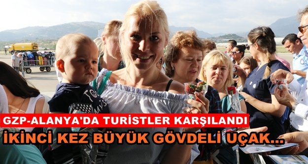 224 Rus turist çiçeklerle karşılandı