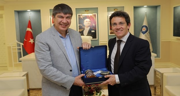 Akdeniz Kentler Birliği’nden Türel’e ziyareti