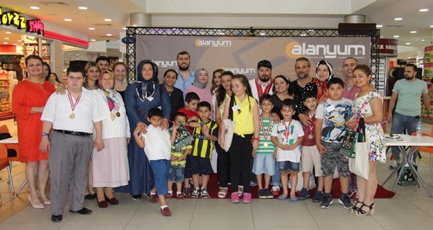 Alanyum'da anneler yarıştı