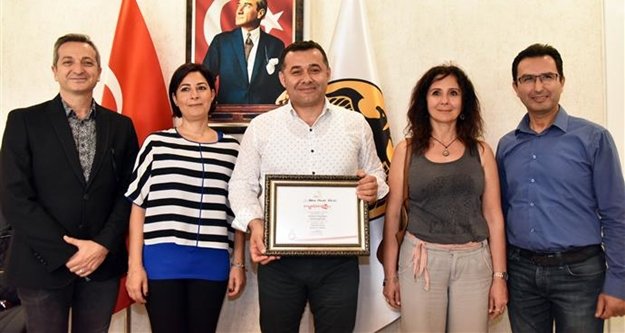 Başkan Yücel'e teşekkür plaketi