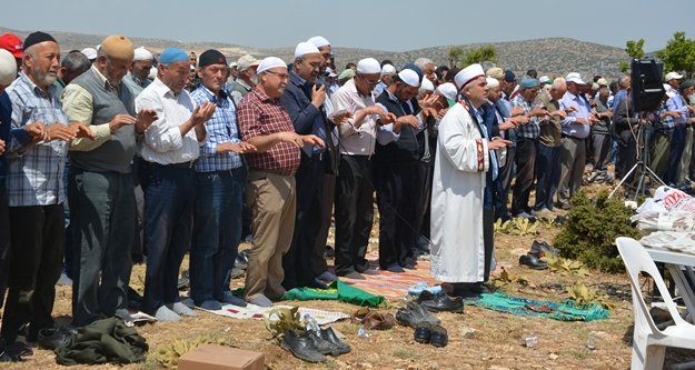 Çiftçiler yağmur duasına çıktı