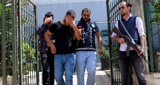 Cinayet zanlılarını ‘deri şapka’ yakalattı