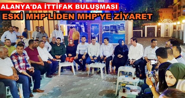 Cumhur ittifakı seçim ofisinde buluştu