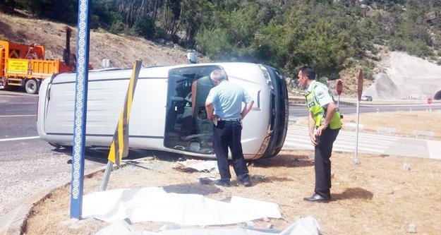 Güney Koreli turistleri taşıyan minibüs kaza yaptı: 4 ölü