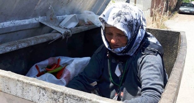 70'lik nine, ekmeğini çöpten çıkarıp yardımı reddetti