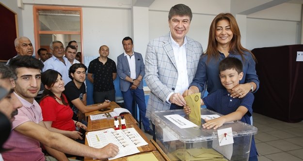 Başkan Türel oyunu kullandı