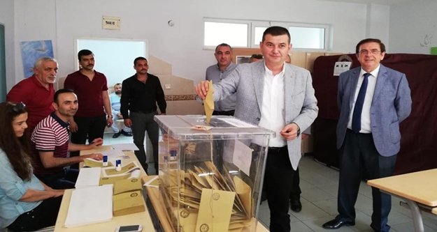 Başkan Türkdoğan oyunu kullandı