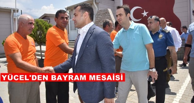 Başkan Yücel vatandaşlarla bayramlaştı