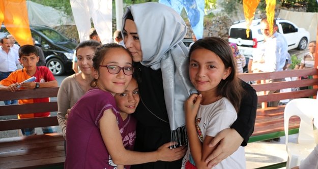 Çelik, Alanya'da adım atmadık yer bırakmıyor