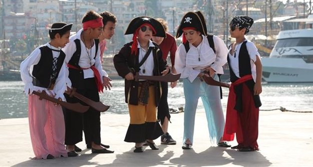 Korsanlar ve Prensler büyüledi