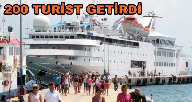 Lübnan gemisi limana yanaştı