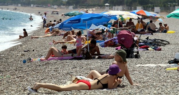 Meteoroloji uyardı Antalyalılar sahillere akın etti