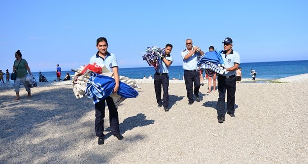 Olympos sahilinde seyyar satıcı operasyonu