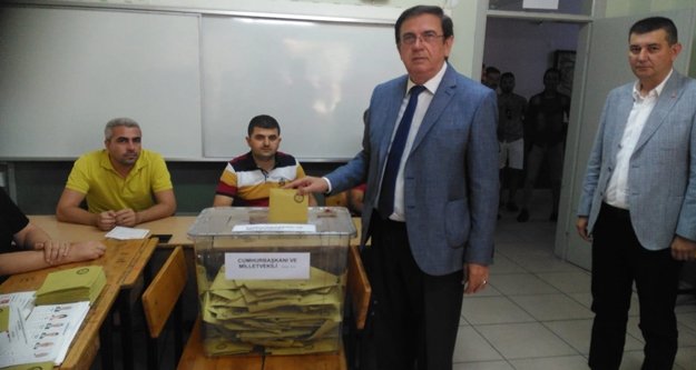 Yıldız'da sandık başına gitti