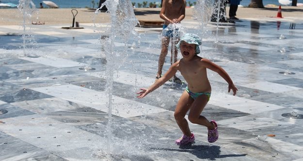 Antalya'da şaşırtan sıcak manzaraları