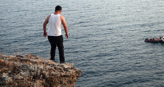 İntihar girişiminde bulunan şahsı alkolle kandırarak vazgeçirdiler