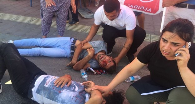 Kasksız gençler ölümden döndü, esnaf yardım için seferber oldu