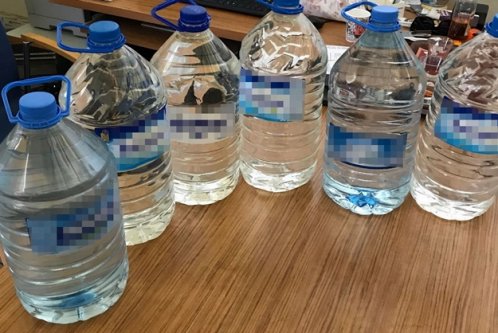 Otogarda kaçak içki ele geçirildi