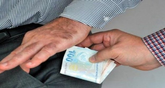 Rüşvet aldığı iddia edilen polisler serbest