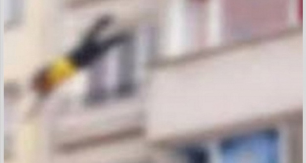 Alanya'da balkondan düşen çocuk hayatını kaybetti