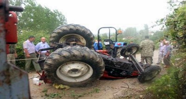 Alanya'da devrilen traktörün sürücüsü öldü