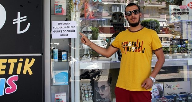 Alanya’da 300 dolar bozdurana güneş gözlüğü bedava