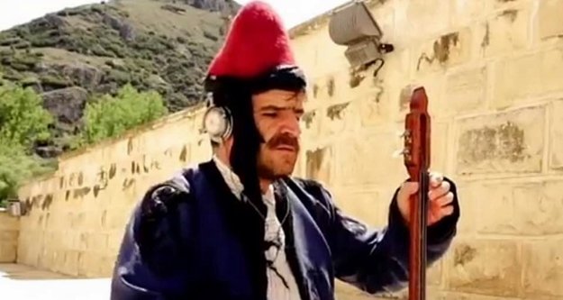 Antalyalı yerel sanatçı kalbine yenik düştü