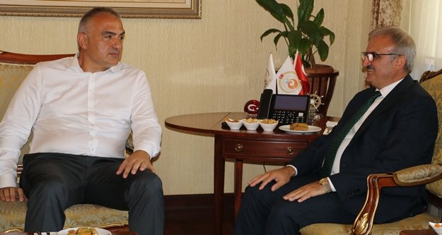 Bakan Ersoy’dan turizmcilere uyarı