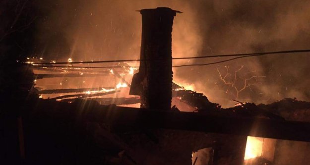 Komşuda gece kabusu! 4 ev kül oldu