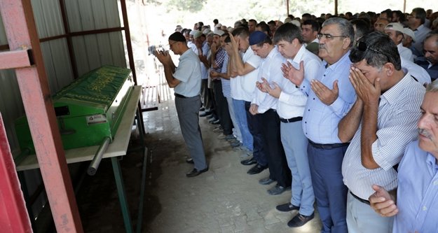 Türel, bayram namazını Gazipaşa’da kıldı, halkla bayramlaştı
